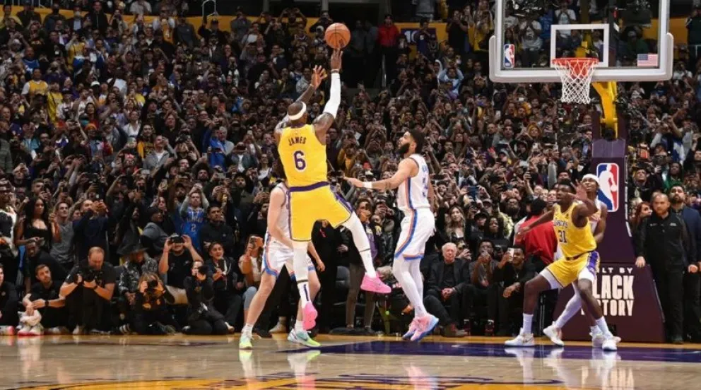 Histórico: LeBron James batió el récord de puntos de la NBA