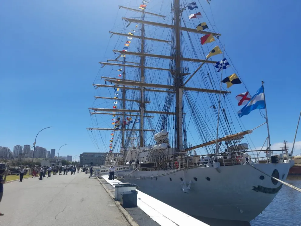 La Fragata Libertad ya se encuentra en la Base Naval de Mar del Plata