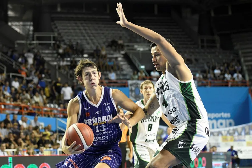 Peñarol sigue creciendo y le dio otro golpe a Atenas