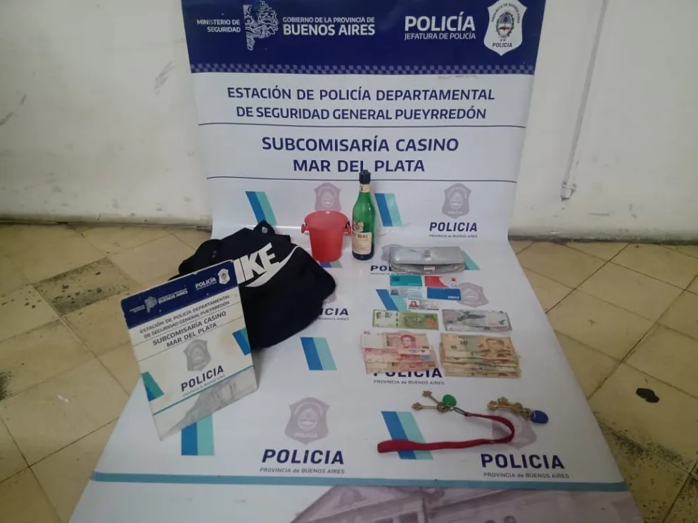 Detienen a hombre que robó en la Rambla en el medio de un espectáculo callejero