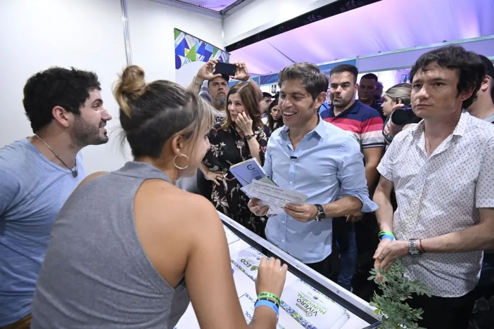 Kicillof junto a Radio Brisas en la Feria de Industrias Creativas: "Hubo mucho entusiasmo de los municipios"