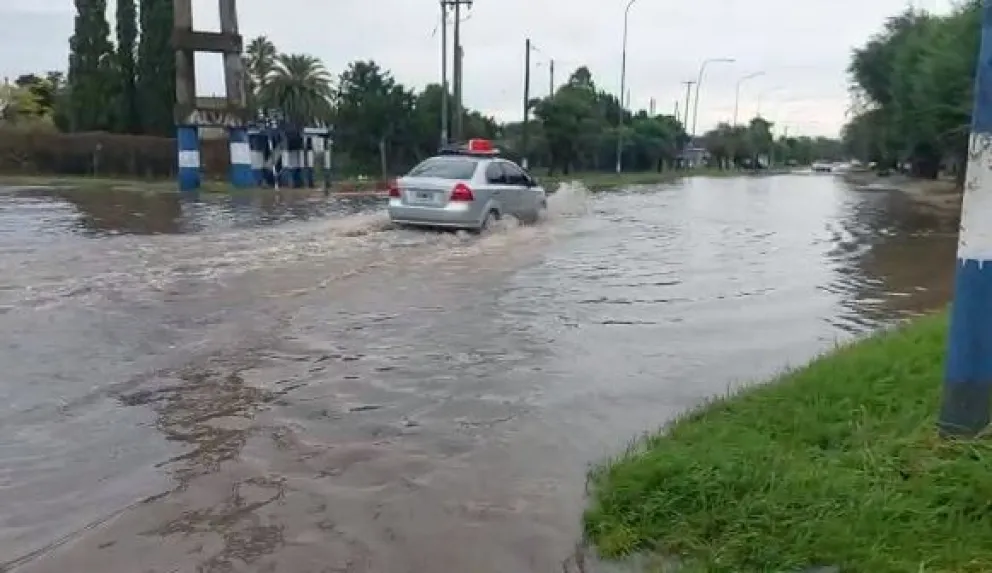 La tormenta dejó una enorme laguna sobre Vértiz en el barrio Belgrano