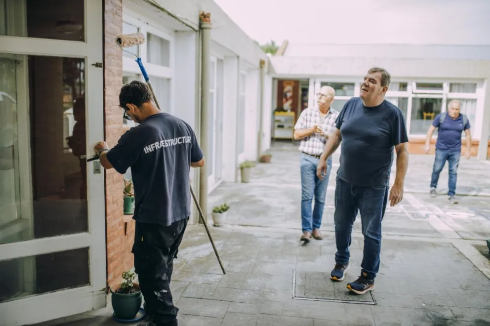 Continúan las obras en jardines municipales