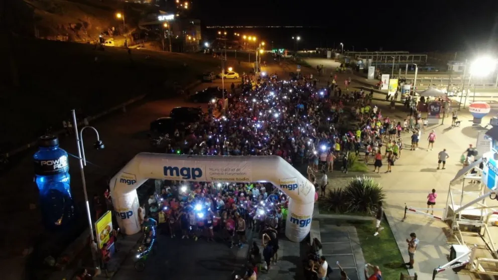 La Correcaminata Luces iluminó Mar del Plata en una noche solidaria inolvidable
