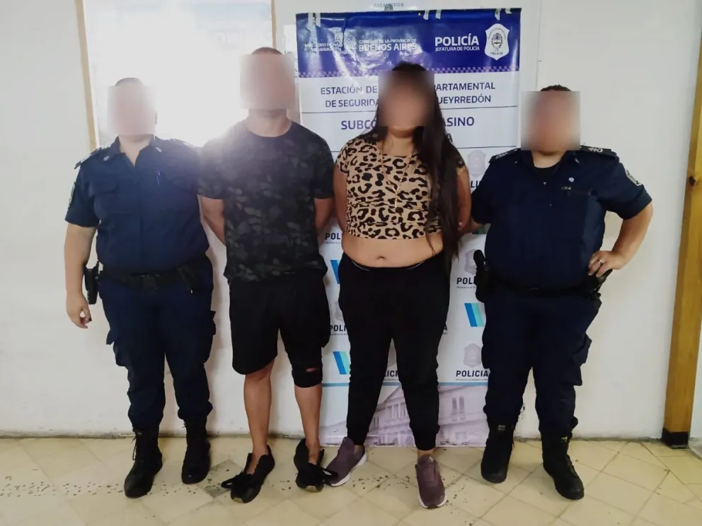 Resultó aprehendida por hurto y tenía una orden de detención desde 2013