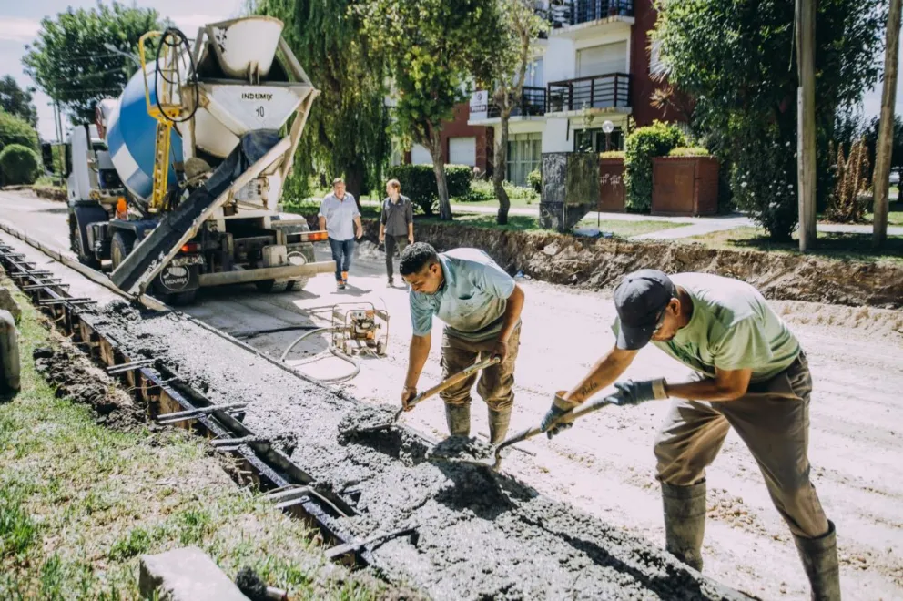 Realizan tareas de pavimentación y mantenimiento de calles en distintos barrios marplatenses