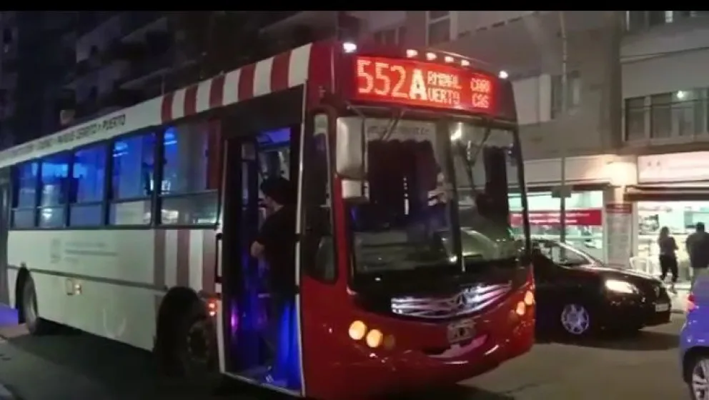 Pasajero atacó a golpes al chofer de un colectivo luego de una discusión