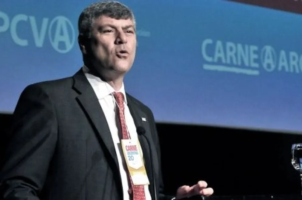 Buryaile cruzó a Milei y expresó que representa a "un populismo de derecha"