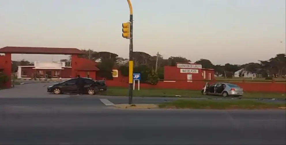 Derivan a conductor al Interzonal tras ser chocado en un semáforo de la Ruta 11