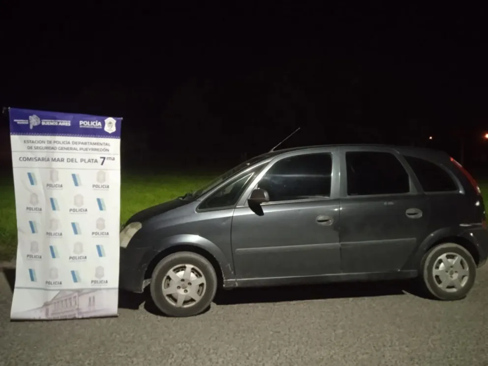 Detienen a hombre que robó a mano armada una Meriva y descartó el revólver mientras huía