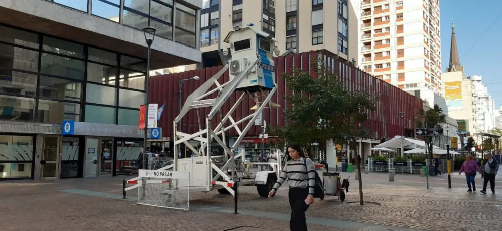 Aseguran que son habituales las peleas entre jóvenes en la Peatonal: "Se suelen agarrar acá"
