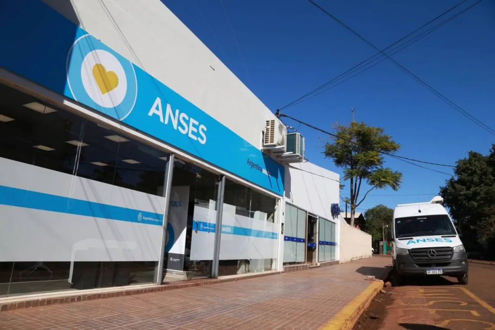 ¿Quiénes cobran en ANSES este martes 4 de abril?