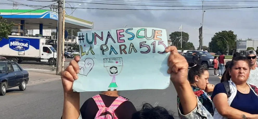 Protesta frente al Consejo Escolar por "deplorables" condiciones en la sede de la Escuela Especial N°515