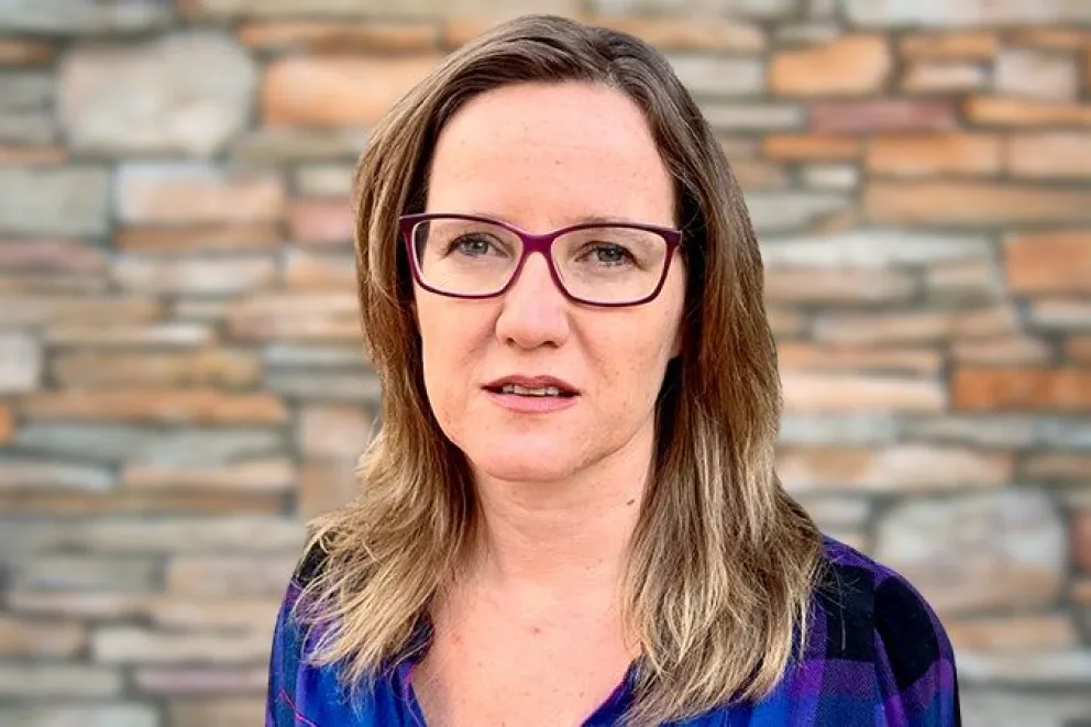 En plena era digital hay tres veces más jóvenes desempleadas que adultas: ¿Qué está pasando?