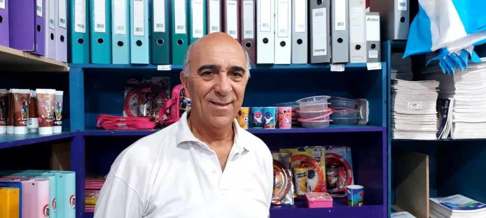 Robaron una reconocida librería y escaparon en un remis