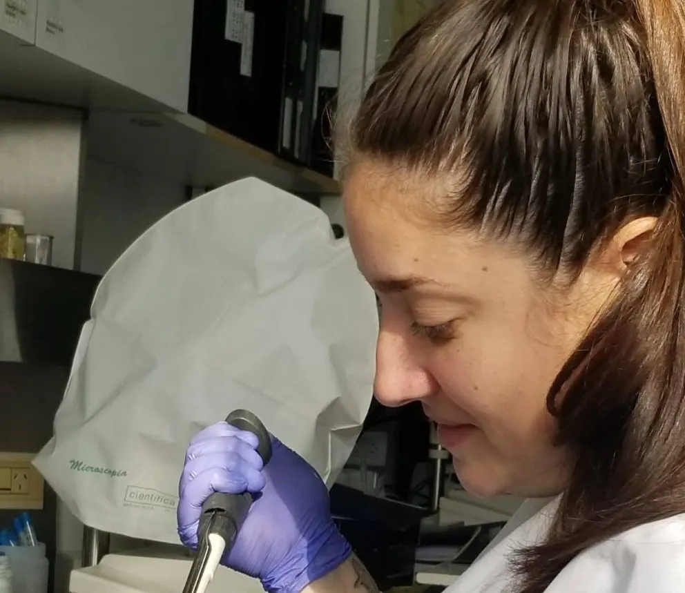 Investigadora del INIDEP se capacita en Noruega sobre extracción de microplásticos de organismos marinos