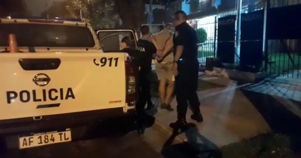 Una mujer ingresaba a su casa y fue sorprendida por dos delincuentes en Viamonte y Alberti