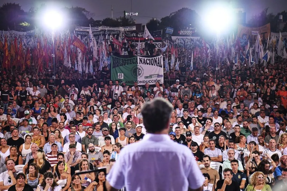 Kicillof cerró el Plenario de la Militancia: "La proscripción se rompe levantando nuestra voz"