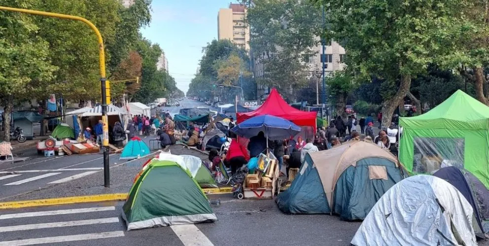 Piqueteros comienzan un acampe de tres días en Mar del Plata