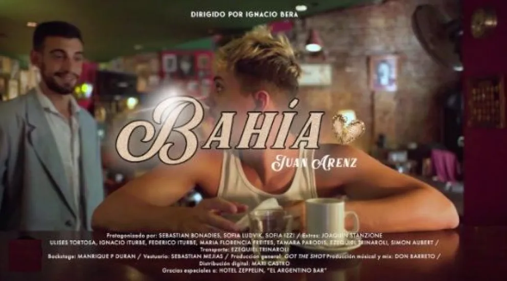 "Bahía": Juan Arenz cierra el verano con una canción dedicada a un particular desamor