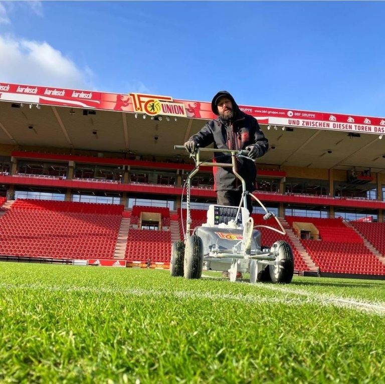 Un paisajista argentino se convirtió en canchero en el fútbol alemán ...