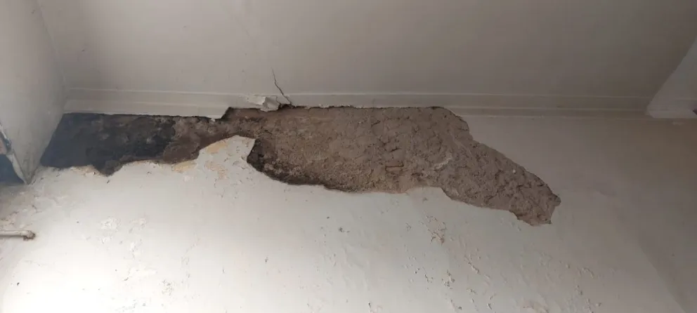 Se desplomó parte del cielorraso en el cuarto piso de la Municipalidad de Mar del Plata