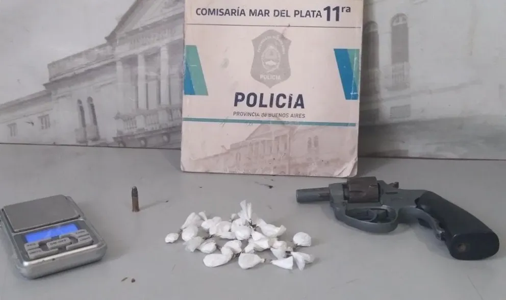 Detuvieron a dos hombres en el Barrio autódromo con una 22 y unos 4 gramos de cocaína