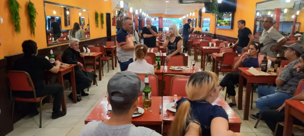 Un restaurante comunicó su cierre y UTHGRA tomó las instalaciones "en defensa del trabajo"