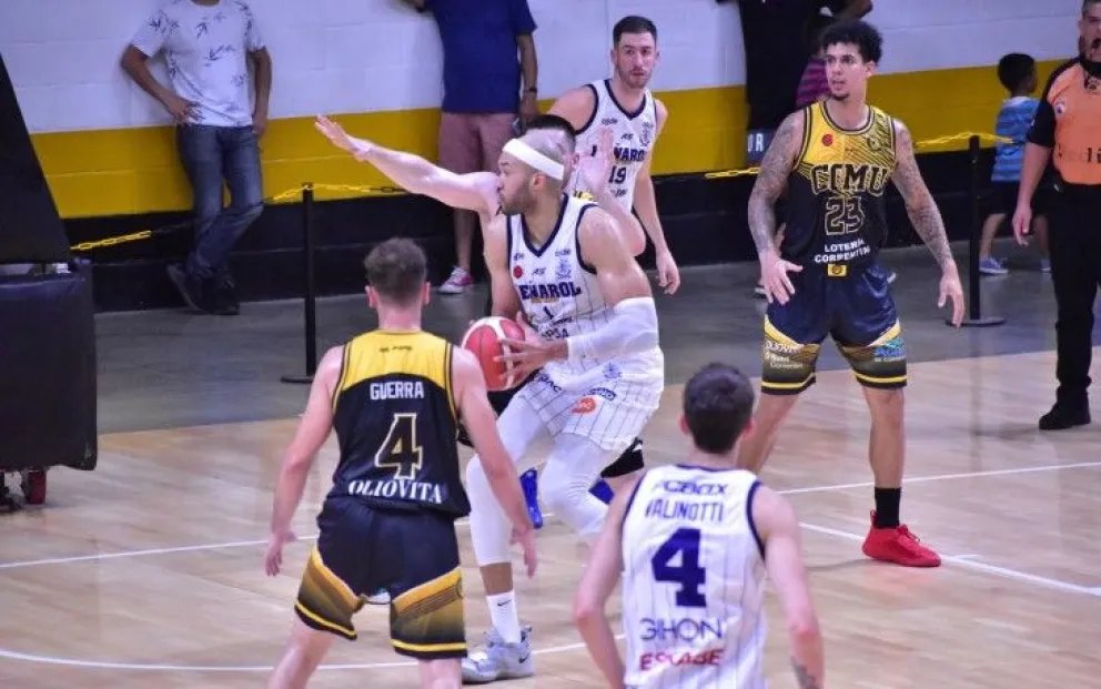 Peñarol tropezó en Corrientes y perdió una buena chance