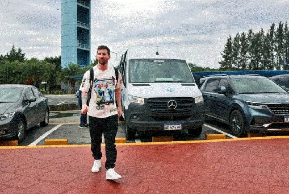 Siguen los festejos: Messi llegó a la Argentina para los amistosos de celebración 