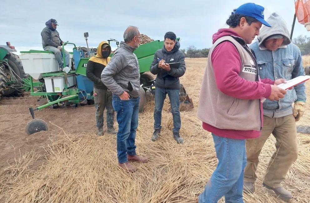 Avanza un plan de mejoras habitacionales para trabajadores rurales bonaerenses