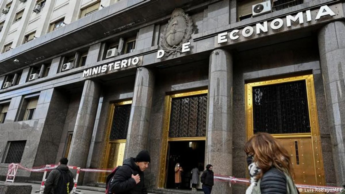 El Gobierno formalizó el canje de deuda de organismos públicos