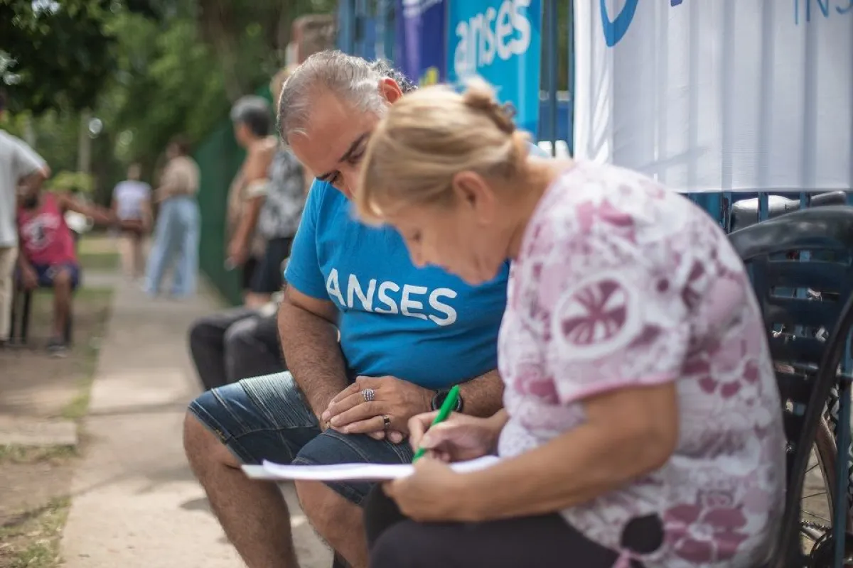 ANSES se mete en los barrios: ¿alivio o laberinto?