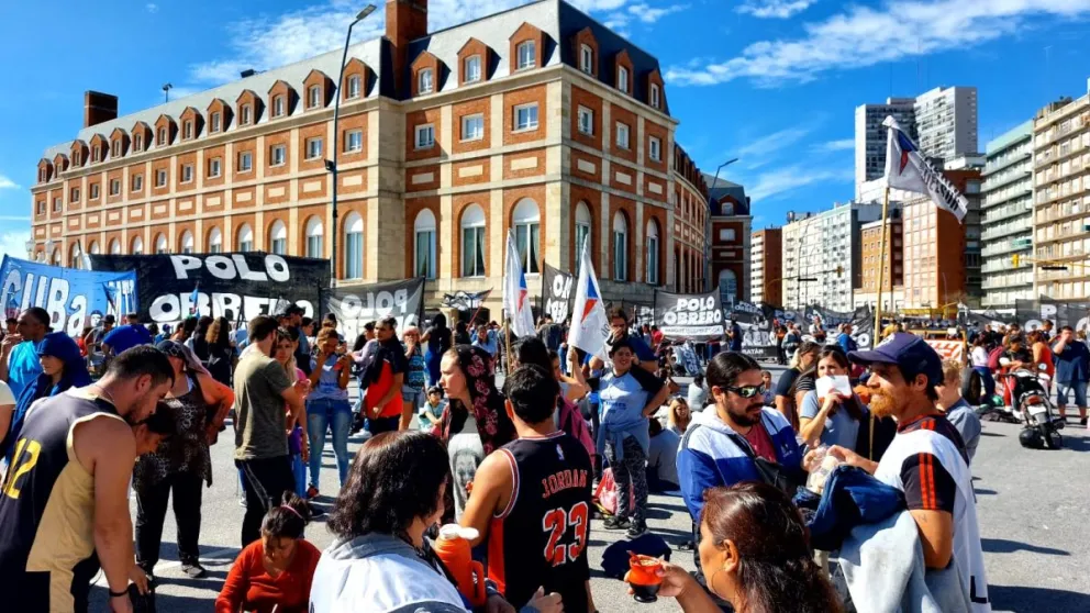 Piqueteros realizaron un corte frente al casino: aseguraron que el ajuste "es cada vez más brutal"