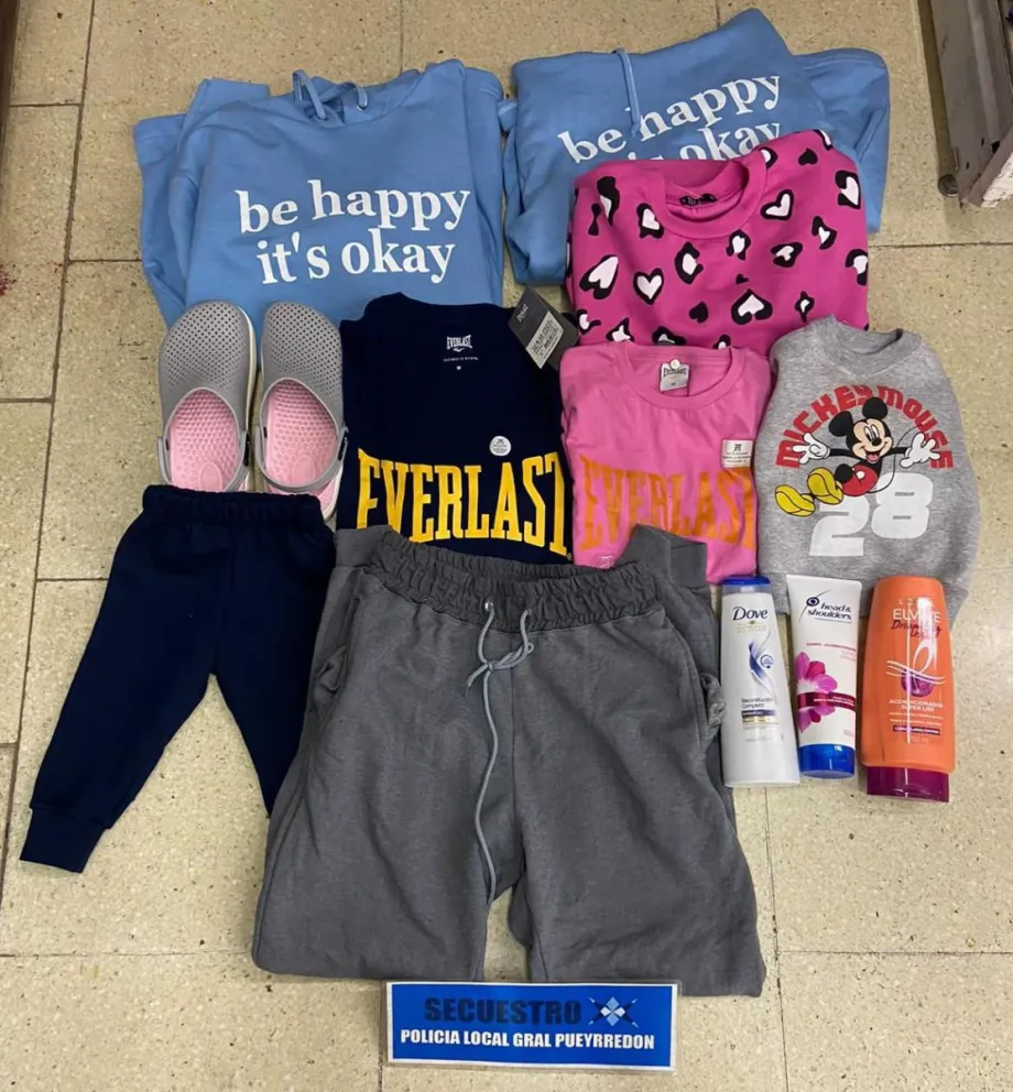 Por el mal camino: mecheras usaron a dos menores para robar ropa de un hipermercado