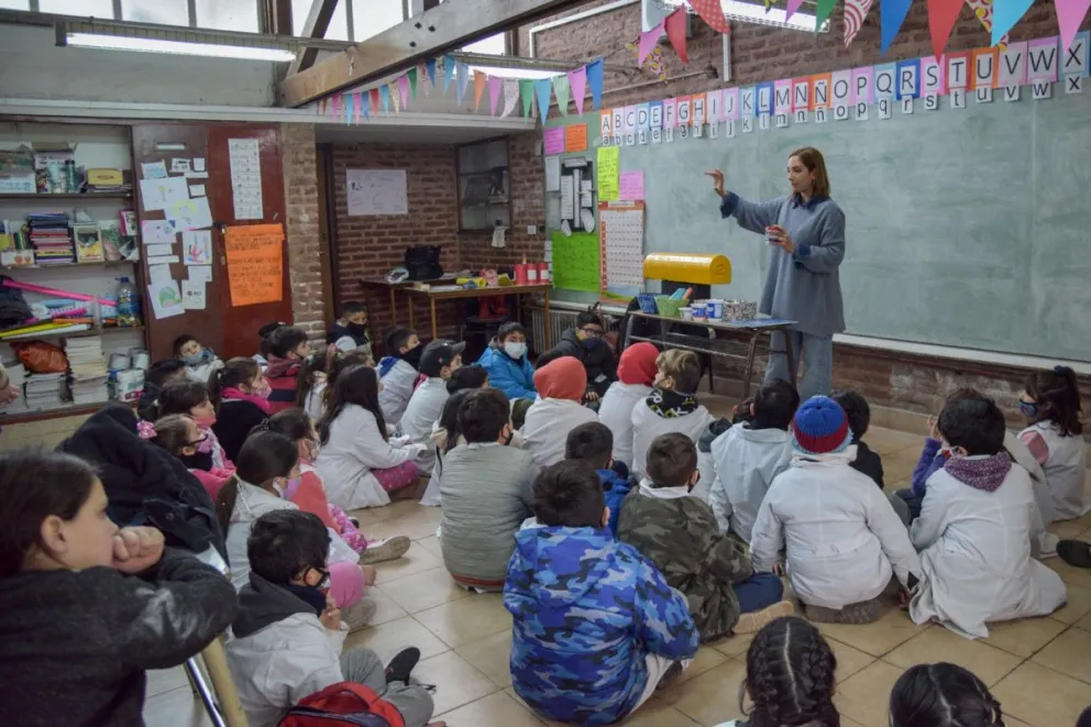 Enseñan a compostar a chicos y docentes en las Escuelas Primarias Municipales