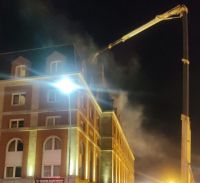 Un desprendimiento de la falla valenciana provocó un incendio en cercanías del techo del Teatro Auditórium