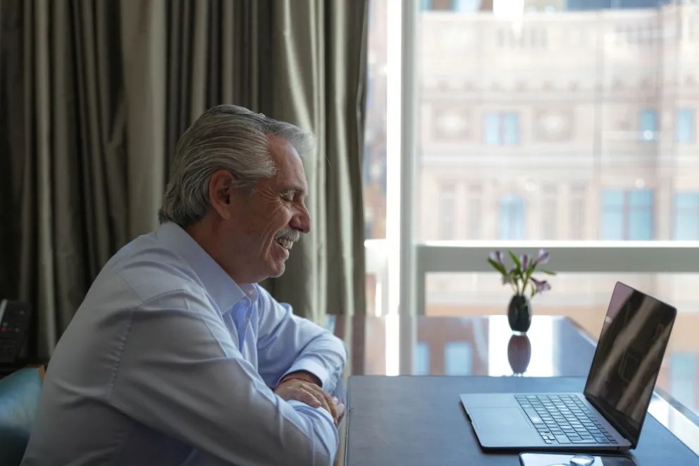 Alberto Fernández felicitó al matemático argentino Luis Caffarelli