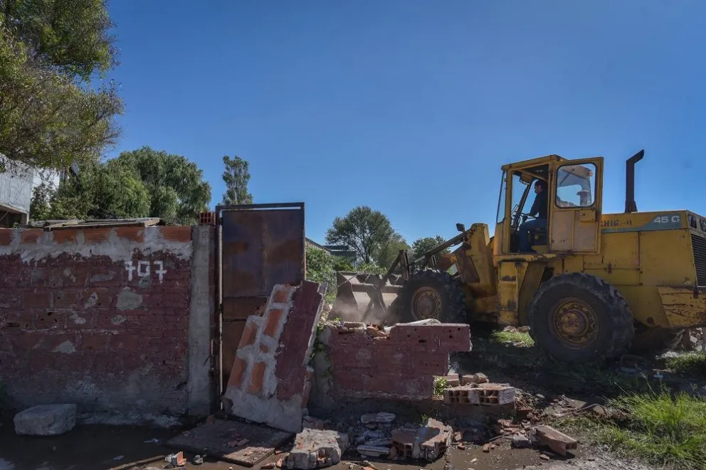 Demolieron viviendas abandonadas en el Puerto