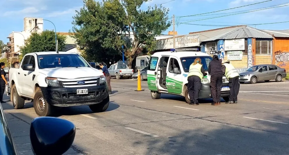 Un hombre con bastón fue atropellado por una Ranger en la avenida Jara