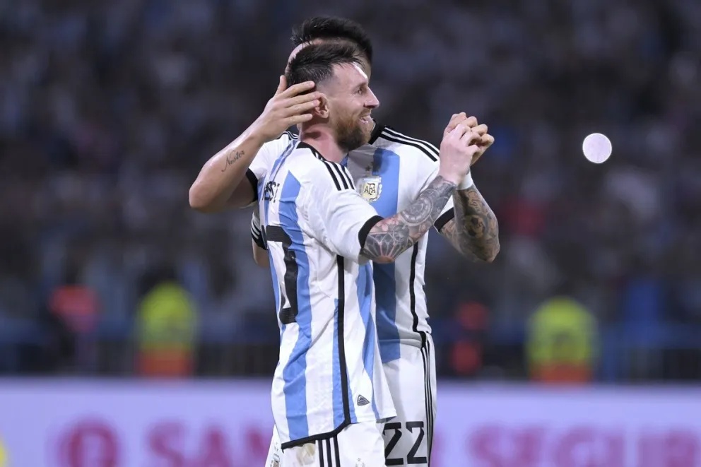 Messi funda el club de los 100 en la Selección