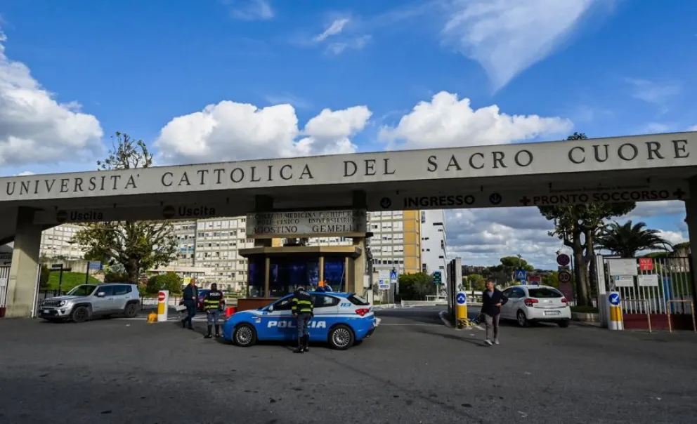 Internaron al Papa Francisco por una infección respiratoria