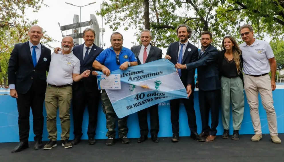 Fernández aseguró que Argentina recuperará las Malvinas "por la vía pacífica"