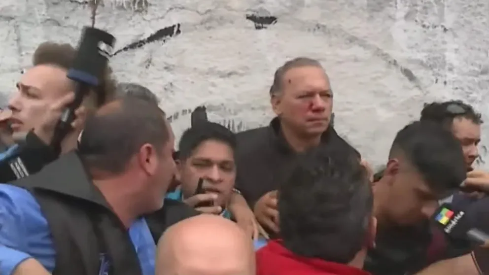 El ministro Sergio Berni fue agredido a golpes y piedrazos en La Matanza