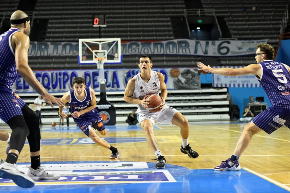 Gimnasia sumó un buen triunfo en Mar del Plata y complicó a Peñarol