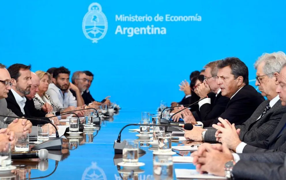 El Gobierno extendió hasta fines de mayo el "dólar soja"