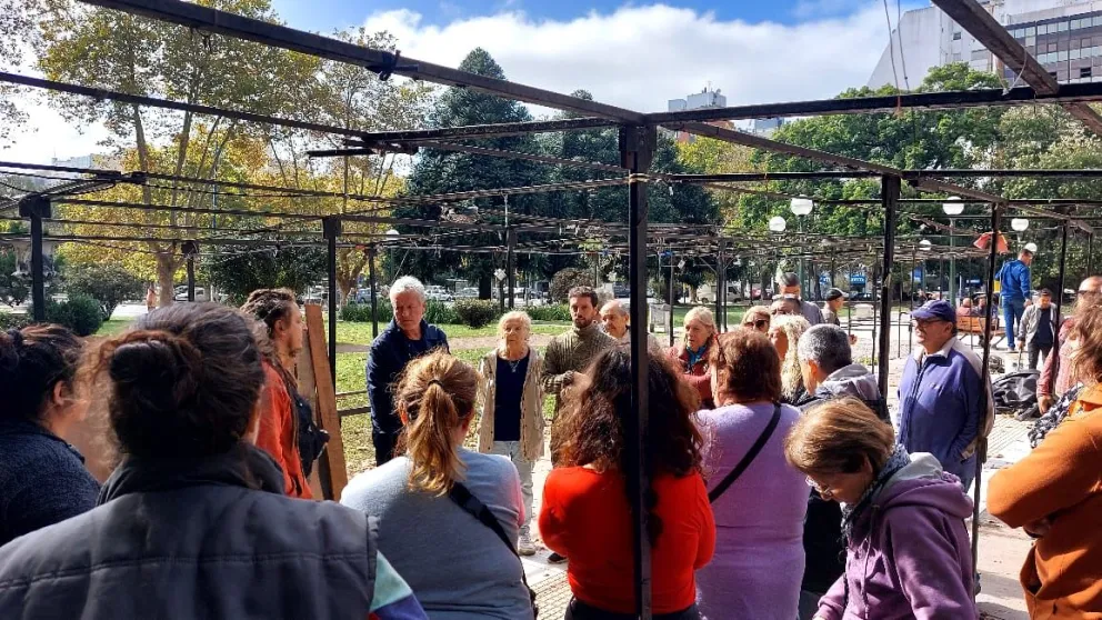 El secretario de Cultura se comprometió a crear una feria sociocultural en la Plaza San Martín