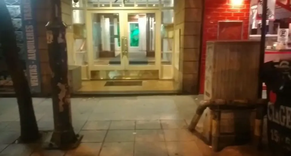 Empleada se resistió al robo de su cartera cuando estaba cerrando un restaurante