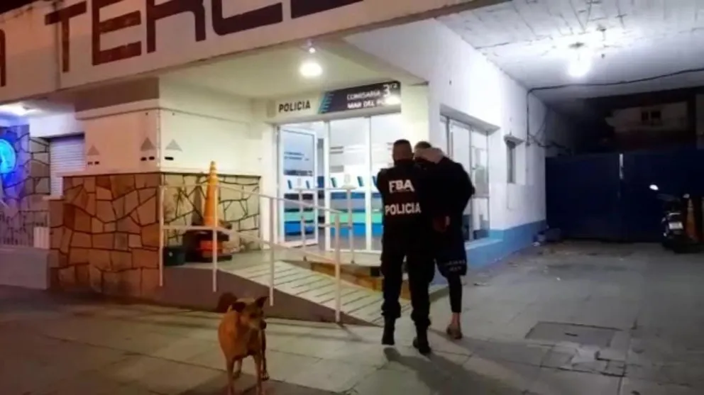 Alcoholizado protagonizó un accidente e intentó incendiar su moto