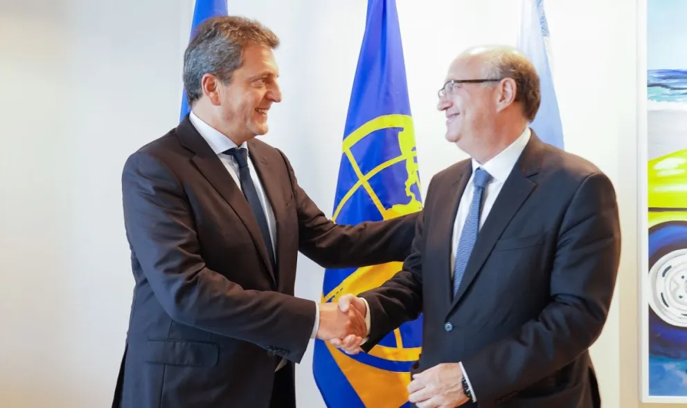 El Ministerio de Economía consiguió préstamos por casi 2500 millones de dólares